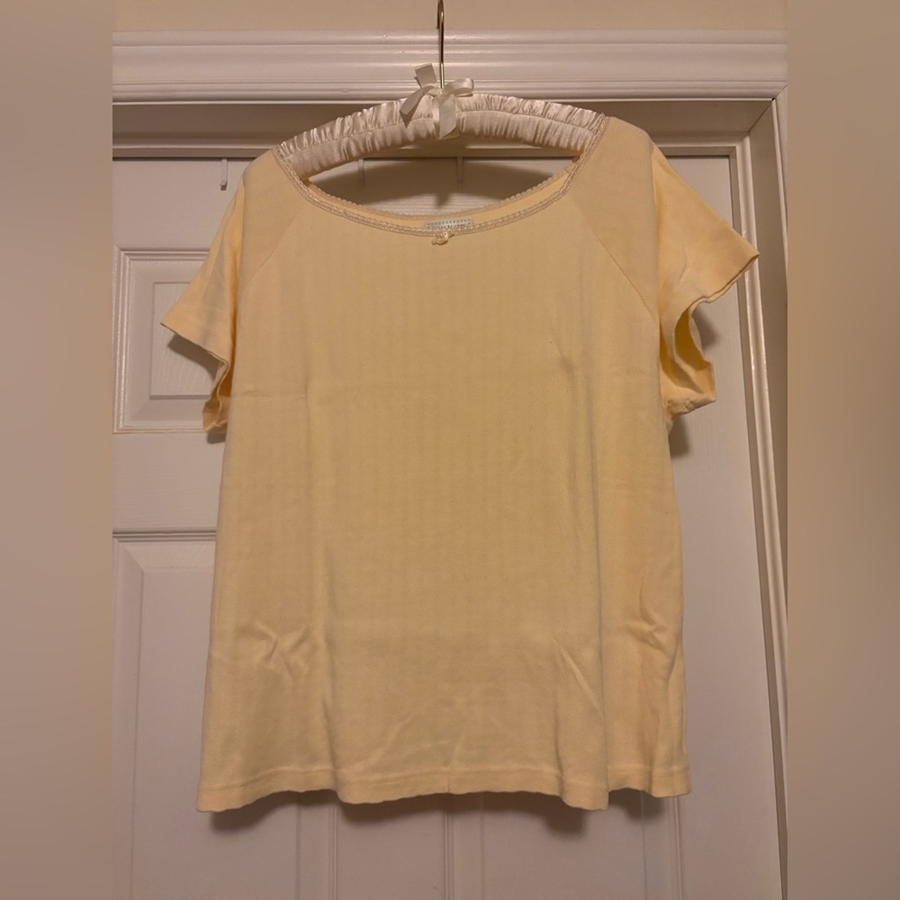 Susan Bristol Pale Yellow Short Sleeve Scoop Neck Top